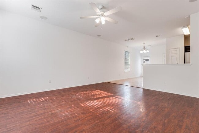 Building Photo - 1706 Sand Hills Dr