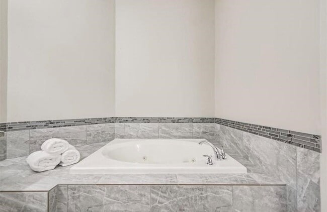 Building Photo - 8002 Harbor Point Dr