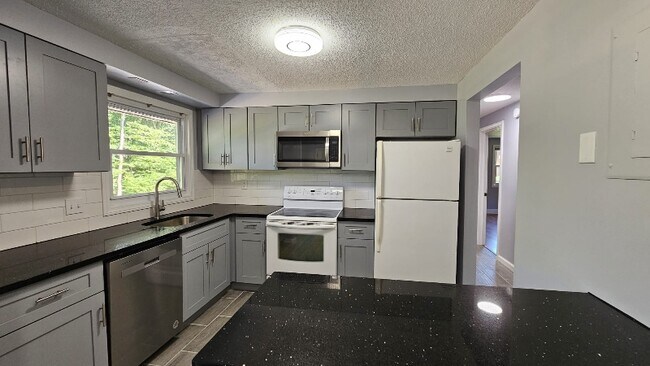 Building Photo - 342 Dunfey Ln