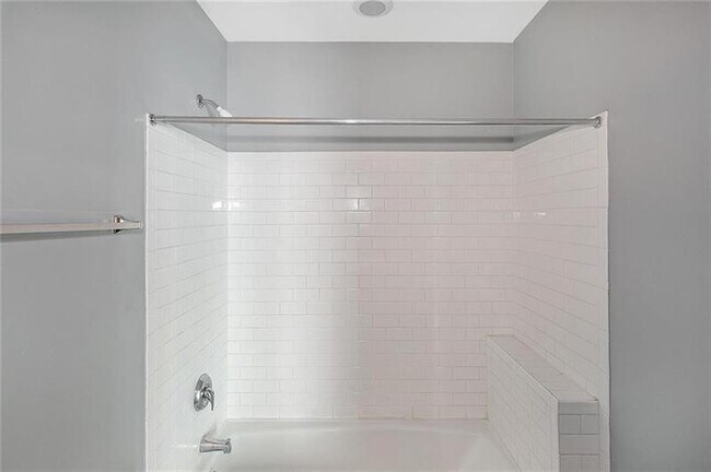 Building Photo - 620 Glen Iris Dr NE