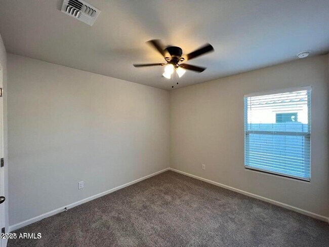 Building Photo - 2048 E Velvet Pl