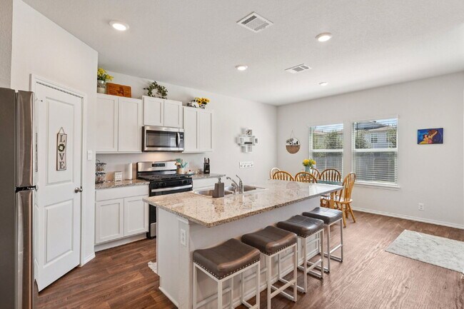 Building Photo - "Rent to Own this Charming 3-Bed Oasis with 18 month lease!*"