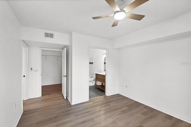 Building Photo - 1010 Villagio Cir