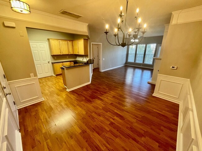 Building Photo - 2 Bedroom 2 Bath Condo Available Now in Ba...