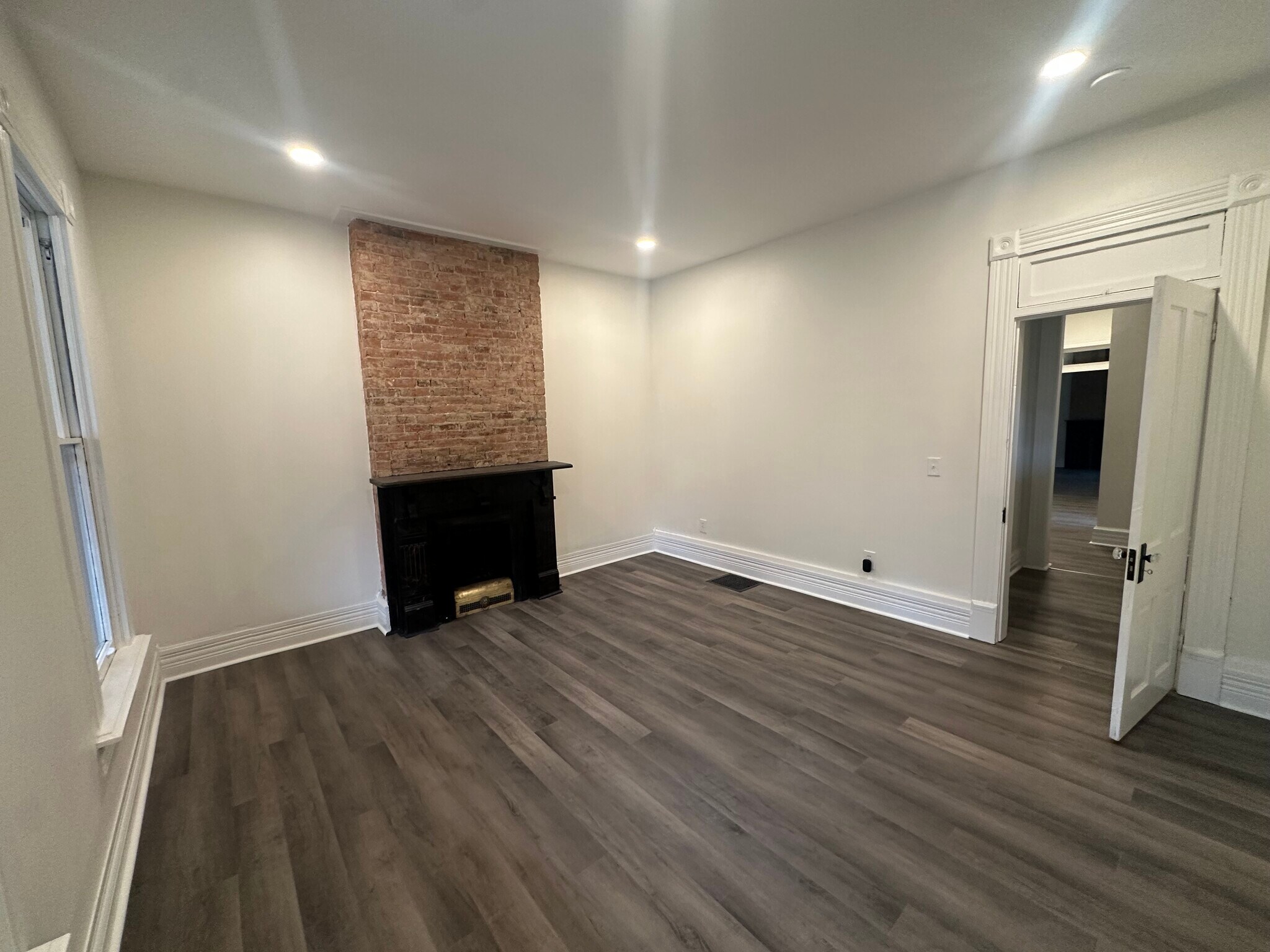 Building Photo - 81 Warren St