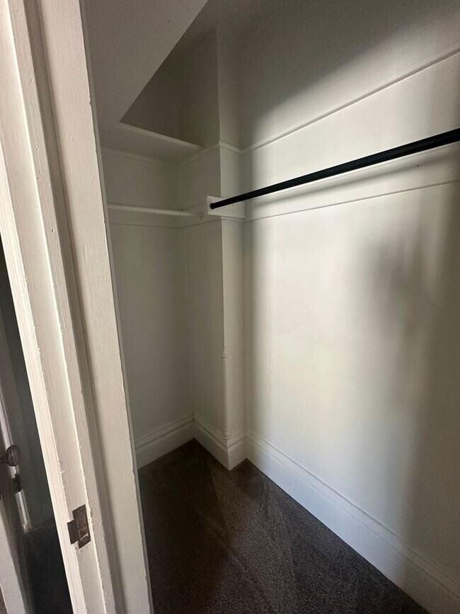 Building Photo - 113 N 6th St