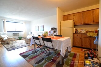 Building Photo - 35 Glencoe St