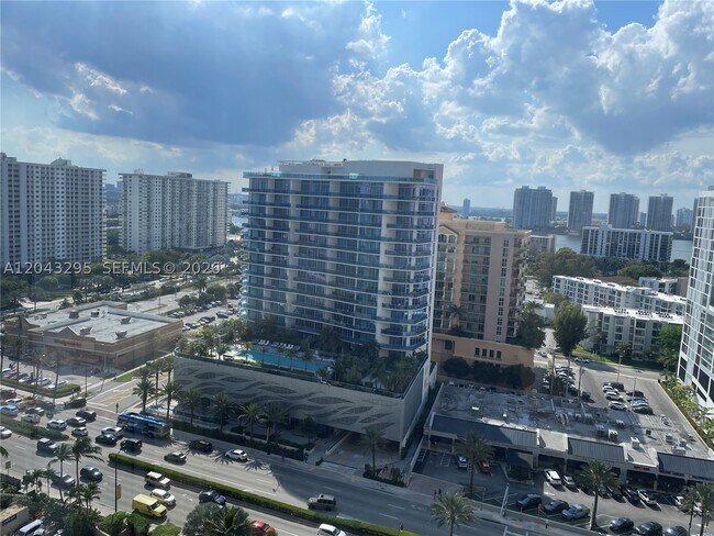 Building Photo - 17555 Collins Ave