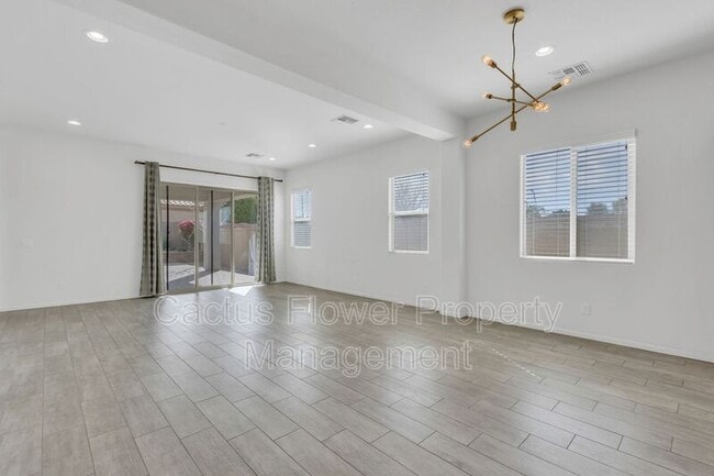 Building Photo - 45 N Iss Dr