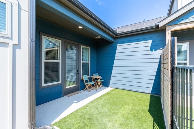 Building Photo - 1519A Provident Dr