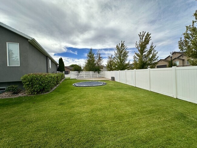 Building Photo - 6274 Copan Way