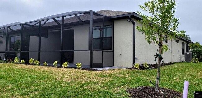 Building Photo - 2168 Gardenia Ave