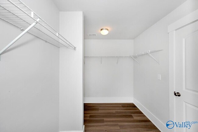 Building Photo - 100 River Springs Ct