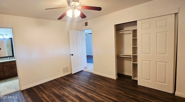 Building Photo - 3823 W Lawrence Rd