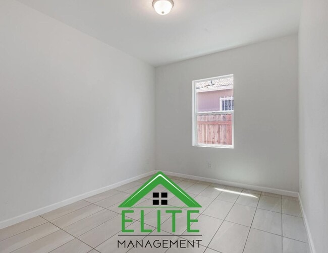 Building Photo - Charming 3-Bedroom, 2-Bath Home in Prime S...