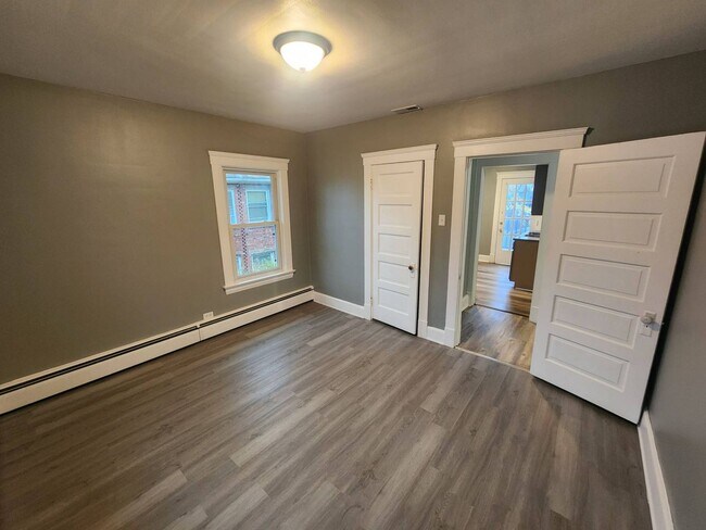 Building Photo - 1571 Dille Rd