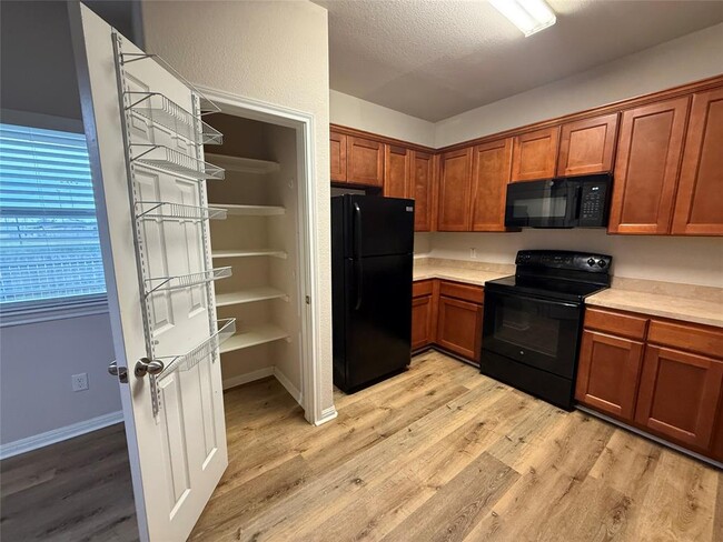 Building Photo - 334 TX-332 Loop