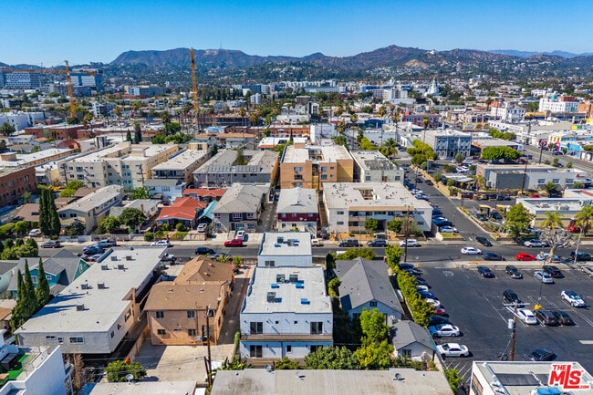 Building Photo - 5436 Romaine St