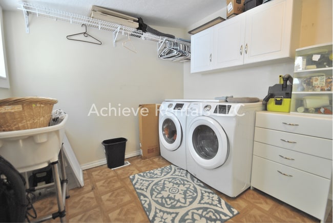 Building Photo - 328 N 200 W