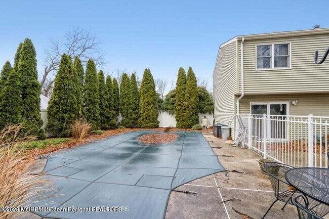 Building Photo - 37 Pine Tree Dr