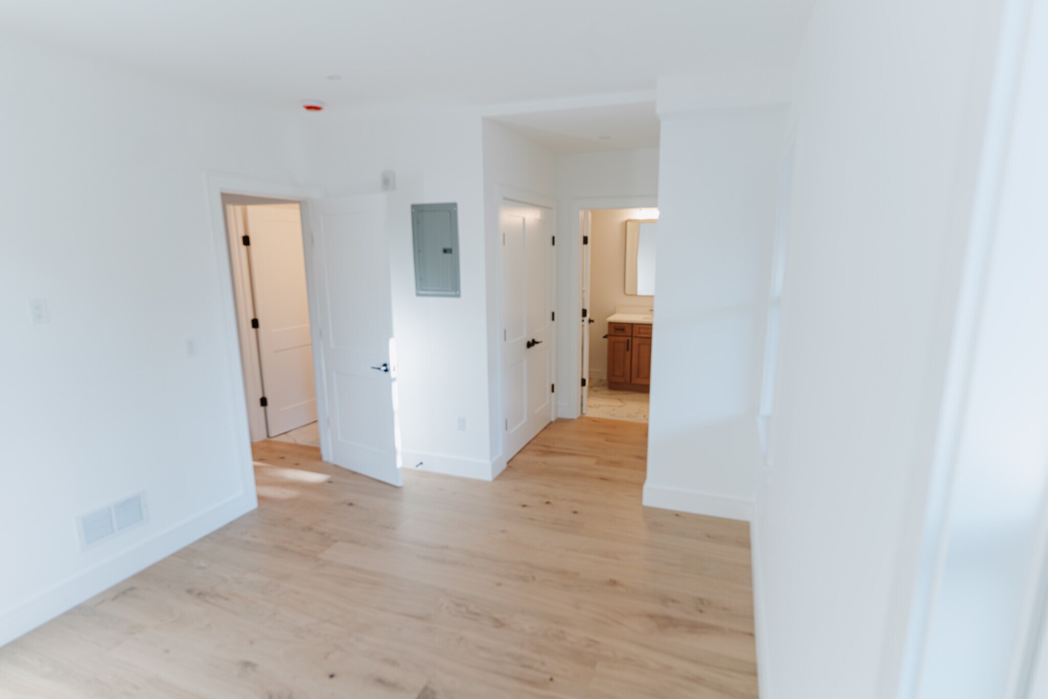 Building Photo - 5 Thurston St