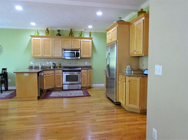 Kitchen, Cooking range - 24 Autumn Ln