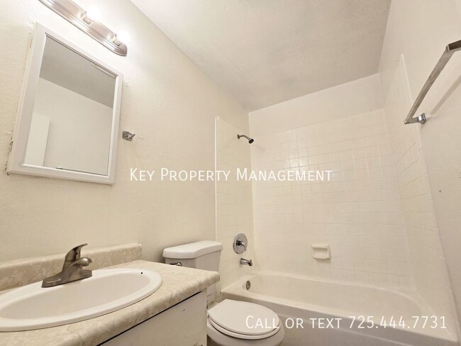 Building Photo - REMODELED UPSTAIRS 2 BED, 1 BATH UNIT * OP...