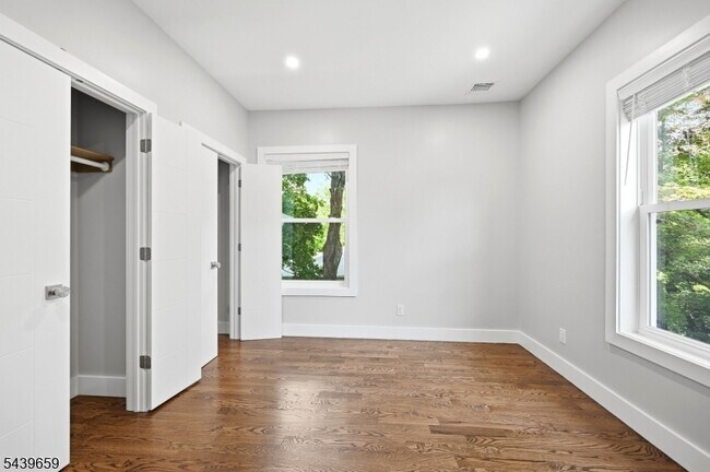 Building Photo - 40 Jardine Rd