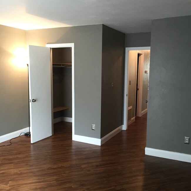 Building Photo - Northridge