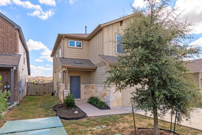 Building Photo - 217 Boxwood Dr