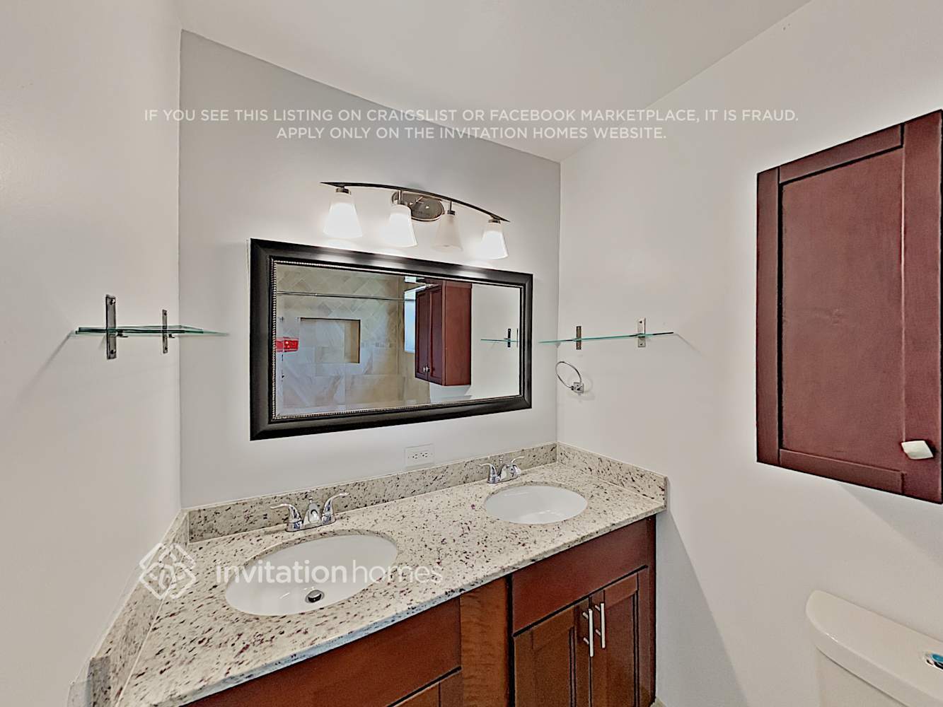 Building Photo - 562 SW 168th Way