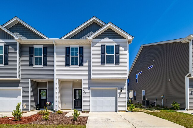 Building Photo - Townhome in Towne Pointe