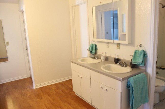 Bathroom - American Avenue Apartments