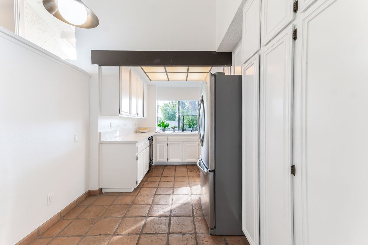 Building Photo - 1964 Olivewood Ct