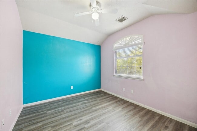 Building Photo - 9311 Sunlit Park Dr