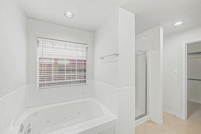 Building Photo - 2126 Highland Bay Ct