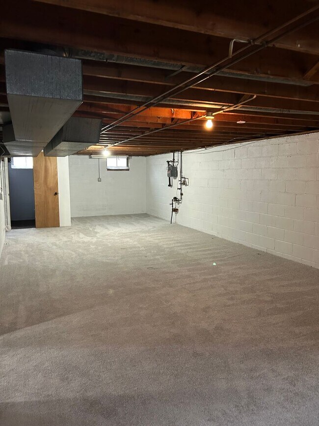 Building Photo - Brick Ranch for Rent in Mayfield HTS walking distance to Golden Gate Plaza