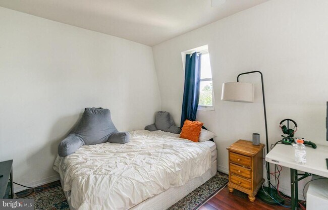 Building Photo - 4841 Walton Ave