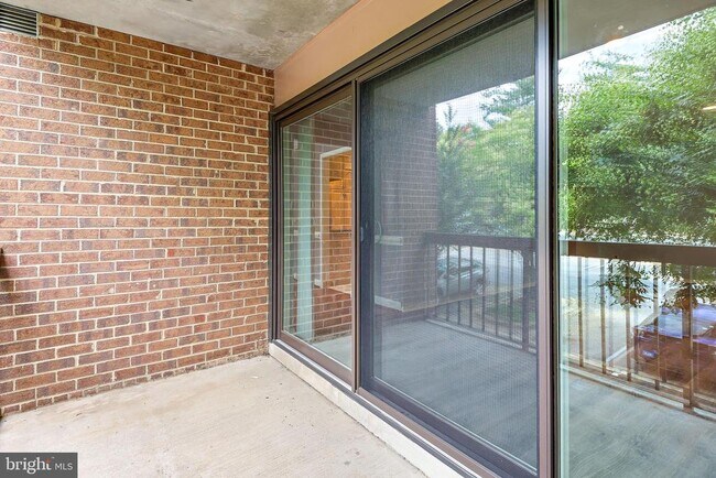Building Photo - 11401 Commonwealth Dr