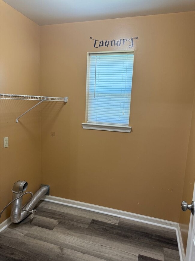 Building Photo - THREE BEDROOM/2.5 BATH Detached Home w TWO...
