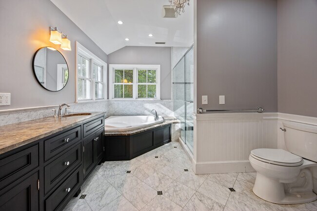 Building Photo - 2921 Nichols Ave