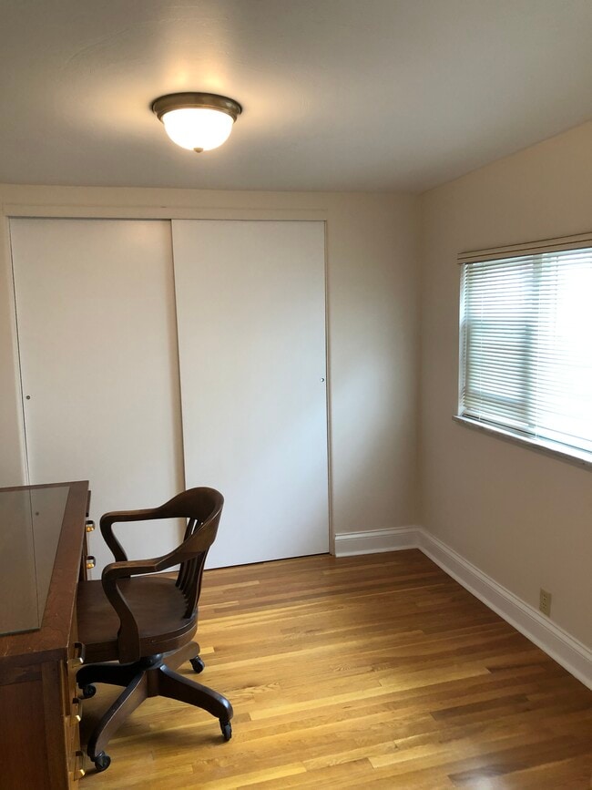 Office Space - 2814 Sarah St