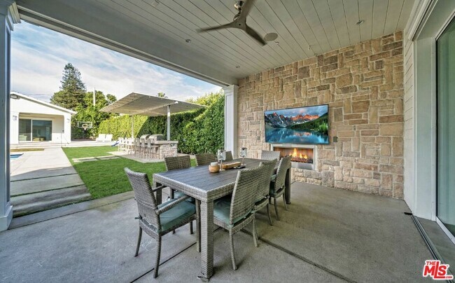 Building Photo - 12345 Huston St