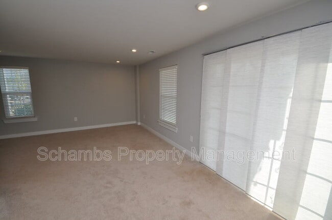 Building Photo - 200 Misty Pike Dr