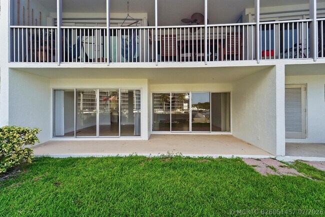 Building Photo - 1427 E Hillsboro Blvd