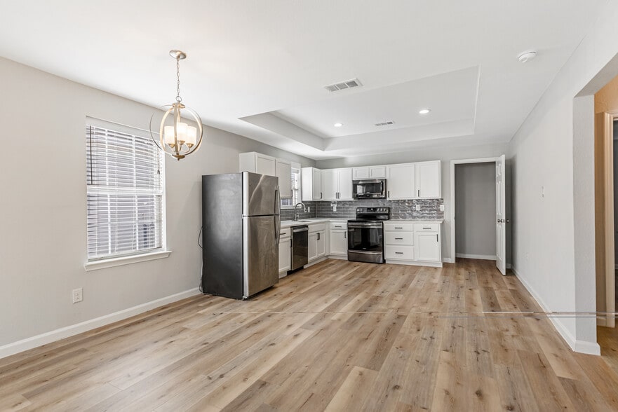 refrigerator included with lease - 1123 W Morgan St