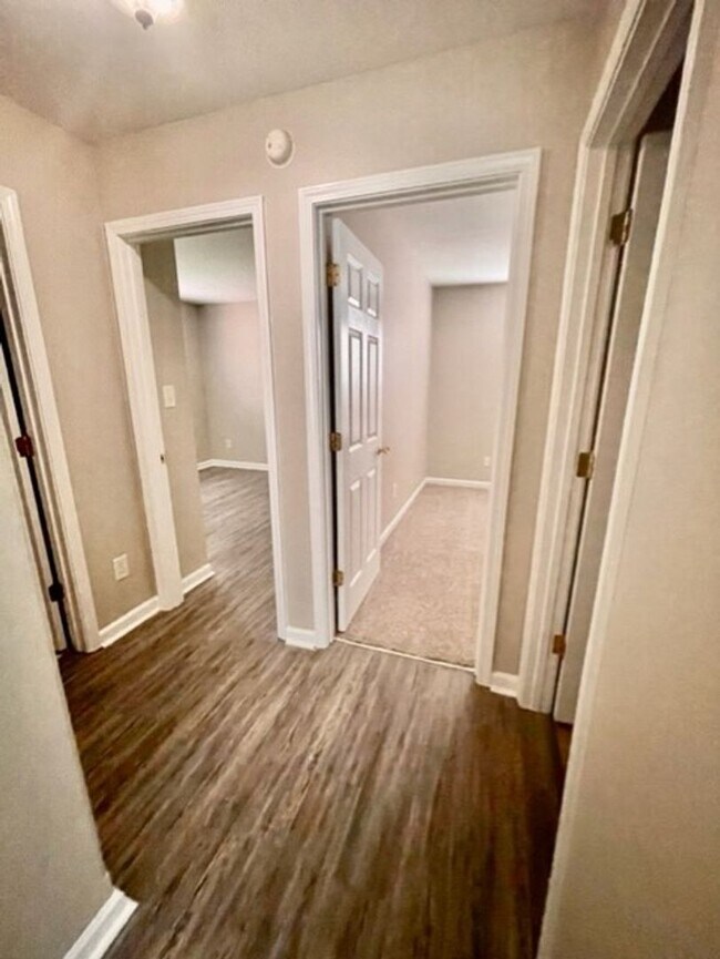 Building Photo - Welcome to the Adorable 3 bedroom 2 bath 1 car garage Home, located in the vibrant city of Charlo...