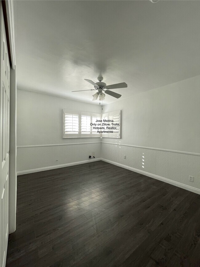 Building Photo - 3500 Pickwick Dr