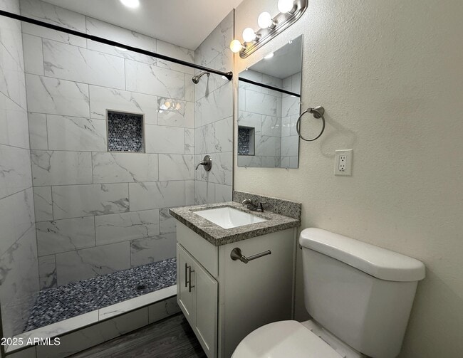 Building Photo - 1625 W Fillmore St