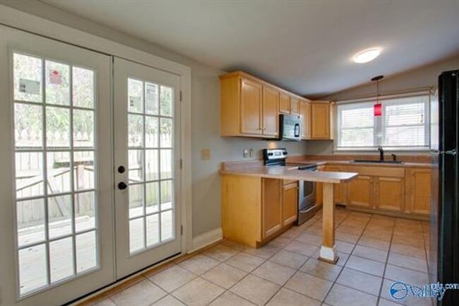 Building Photo - 1313 Wells Ave SE